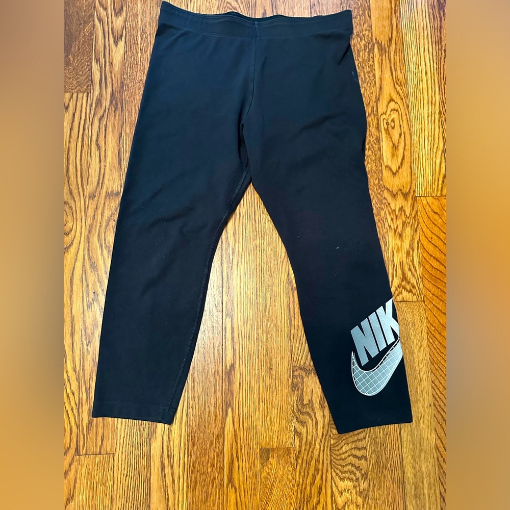 Nike Women’s Capri Pants Size Large